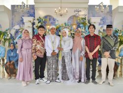 Wilson Lalengke Beri Ucapan Selamat kepada Pengantin Baru Danang dan Velya di Blitar