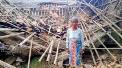 Pilunya Nenek Arinah, Rumah Runtuh Jelang Magrib, Bertahan Hidup di Sisa Puing