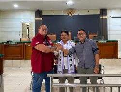 Ketua Umum FERADI WPI Kalungkan Slempang Pada Sukindar,Terima Mandat Wakil Ketua Umum DPP FERADI WPI, Perkuat Komitmen Bantuan Hukum Gratis Bagi Masyarakat Lemah
