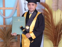 Mustaqim, S.H., S.Hum., C.PFW., C.MDF. Banggakan Keluarga Besar FERADI WPI & FIRMA HUKUM SUBUR JAYA DAN REKAN dengan lulus S.H.
