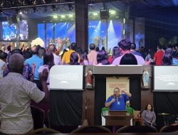Ketum FERADI WPI mengikuti ibadah di JKI HTE / Higher Then Ever Semarang, “Sudah saatnya gereja ini membuka ibadah pk.14.00 dan 20.00 WIB karena sudah terlalu sesak”, Pendapat Ev. Donny Andretti