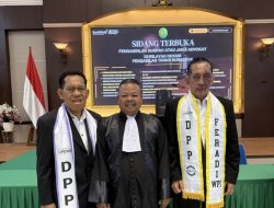 Eko Ponco, S.H. Sumpah Advokat GRATIS Melalui FERADI WPI di Pengadilan Tinggi Surabaya didampingi Pengurus DPP Adv.Dwi Siswanto & Adv.Yulianto Kiswocahyono